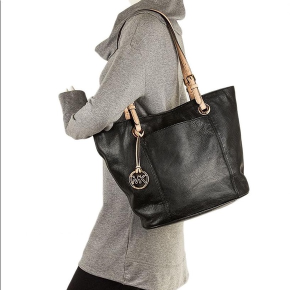 First follow game please share, retag, follow - Picture 5 of 8